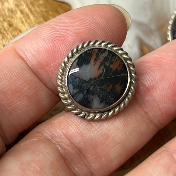 🖤Black & brown stone screw-back earrings - Picture 3 of 11